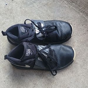 Nike 5Y tennis shoes